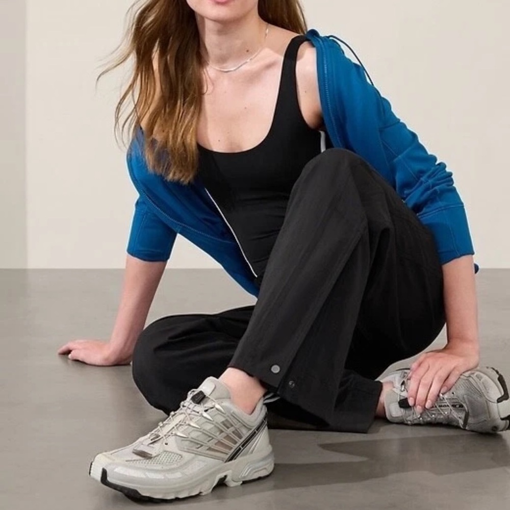 Athleta Trekkie High Rise Parachute Pants black like new Sz 10 lightweight